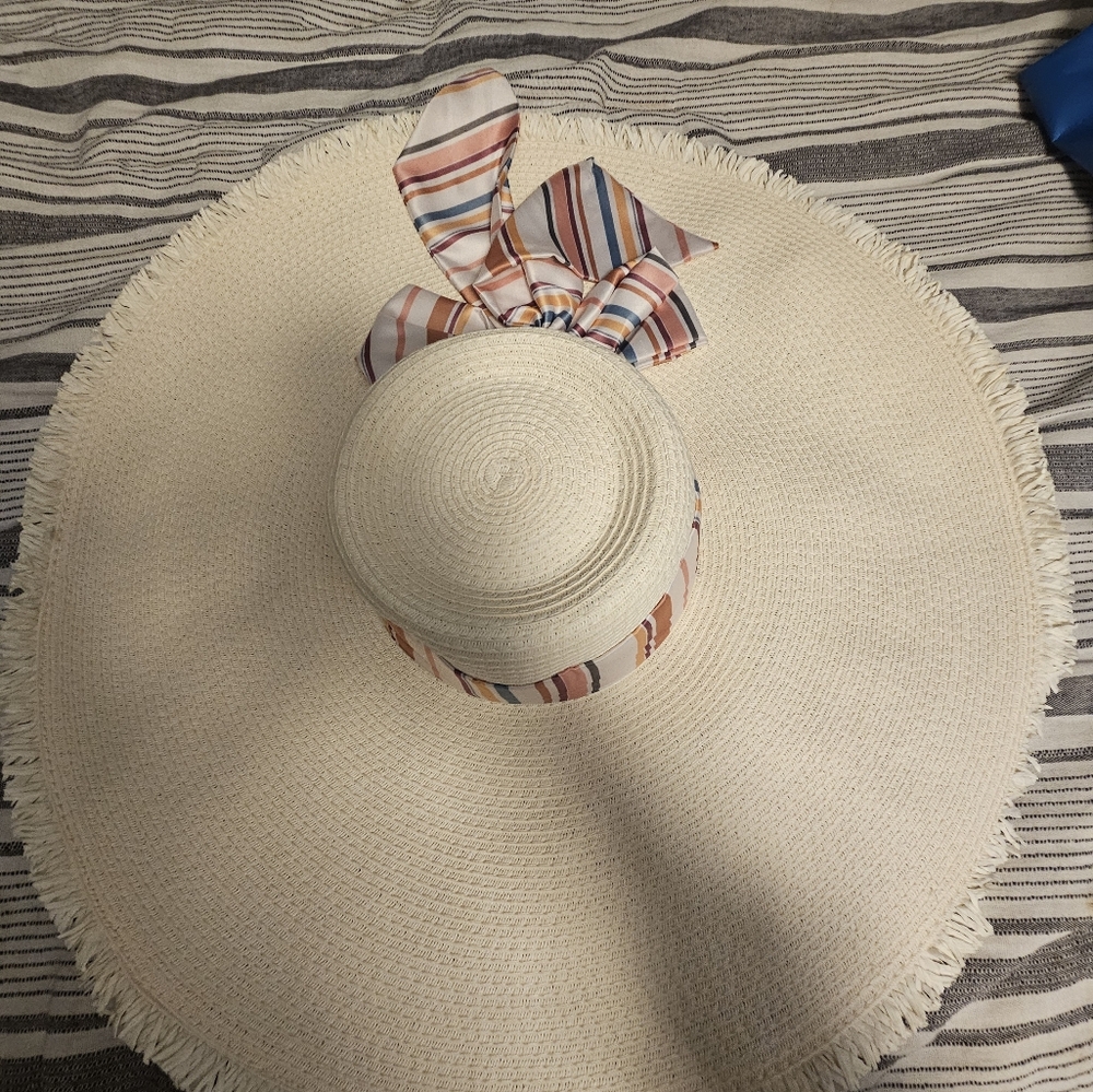 Adjustable straw sun hat
